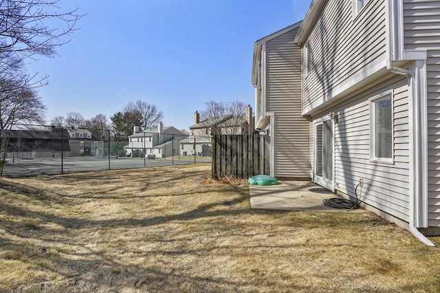 view of yard with fence and a residential view