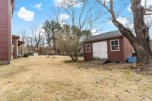 view of yard with an outbuilding and a storage unit