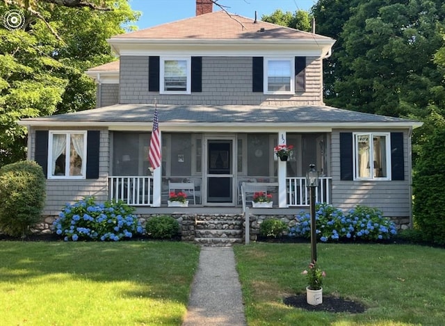 view of front of home featuring a front yard