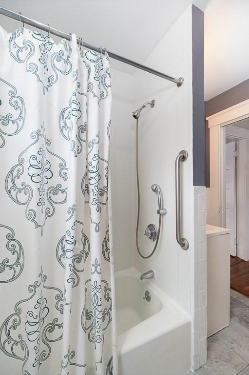 bathroom featuring shower / tub combo with curtain