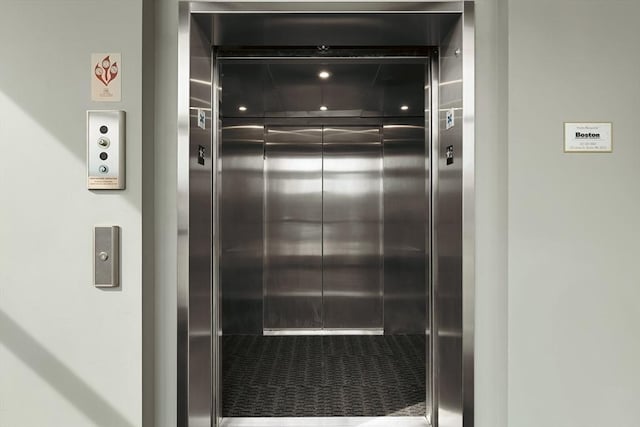 room details with elevator