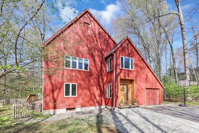 view of front of house featuring driveway