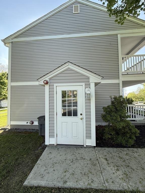 146 Main St Unit 2D, Clinton, MA 01510 - entrance to property with a balcony