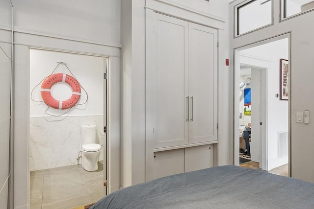 172-178 Green St Unit 1, Boston, MA 02130 - bedroom with connected bathroom and tile walls