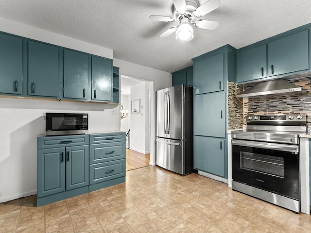 kitchen with stainless steel appliances, under cabinet range hood, ceiling fan, light countertops, and backsplash