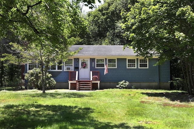 40 Revere St, Gloucester, MA 01930 - view of front of property with a front yard