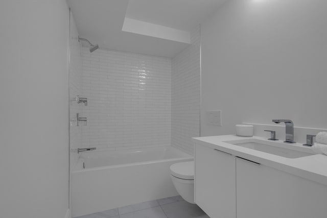 full bathroom with vanity, tile floors, toilet, and tiled shower / bath