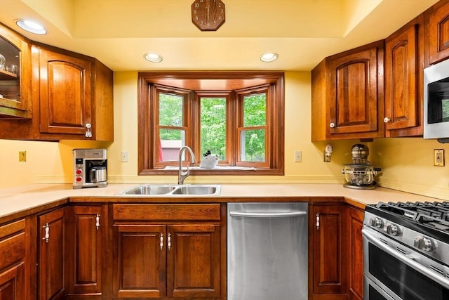 906 Clark St, Gardner, MA 01440 - kitchen featuring stainless steel appliances, a sink, light countertops, and recessed lighting