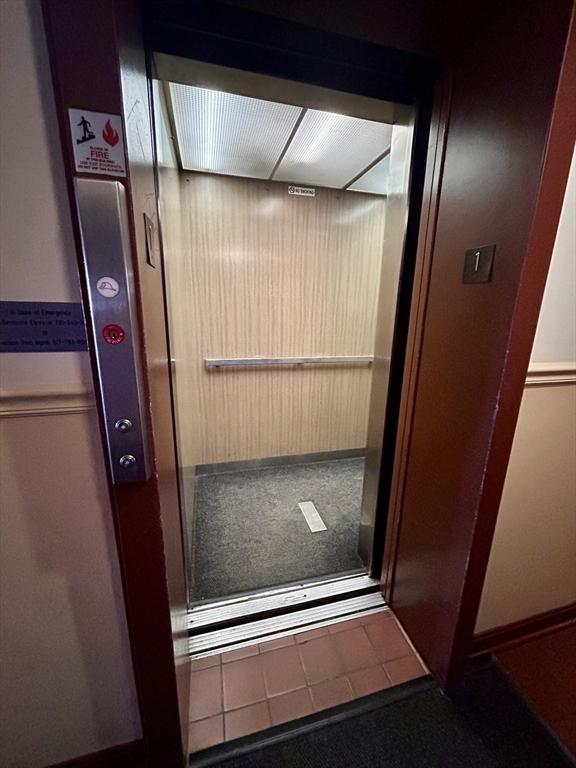 room details with elevator