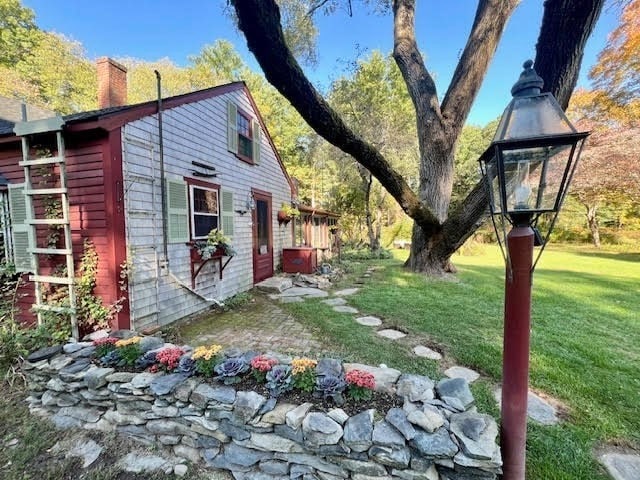 view of side of property featuring a lawn