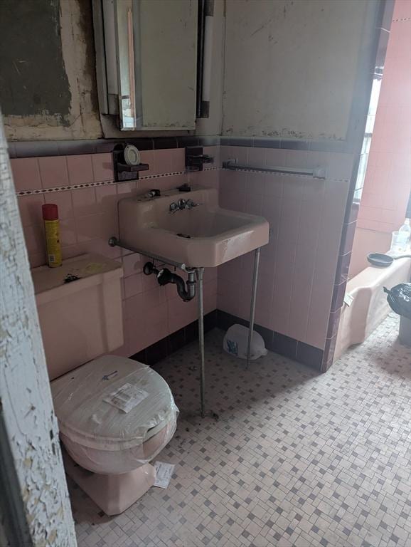 21 Mclellan St, Boston, MA 02121 - bathroom with tile walls and toilet
