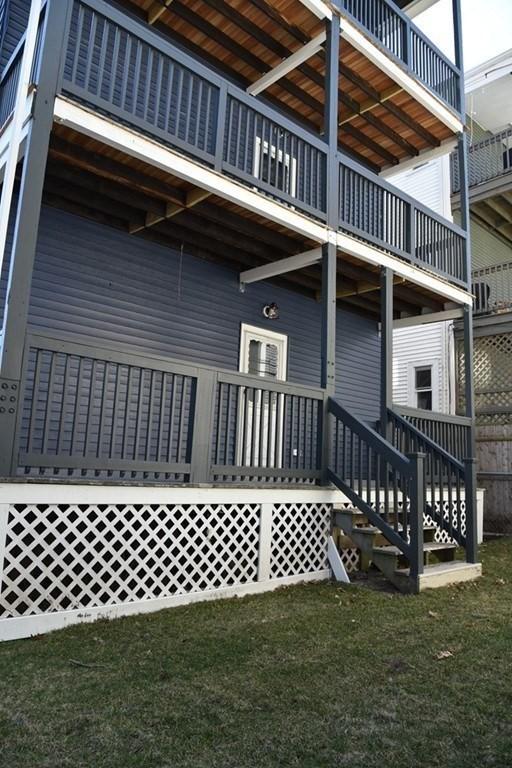 back of house featuring a lawn