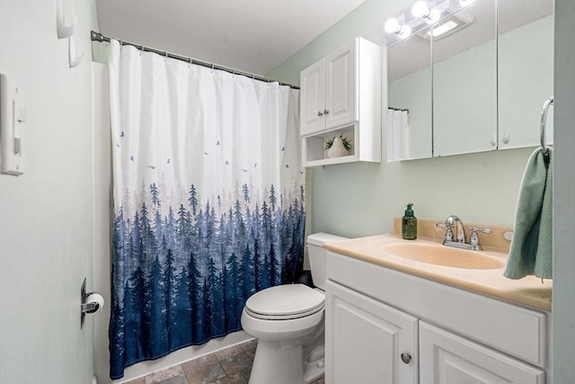 bathroom with a shower with curtain, vanity, and toilet