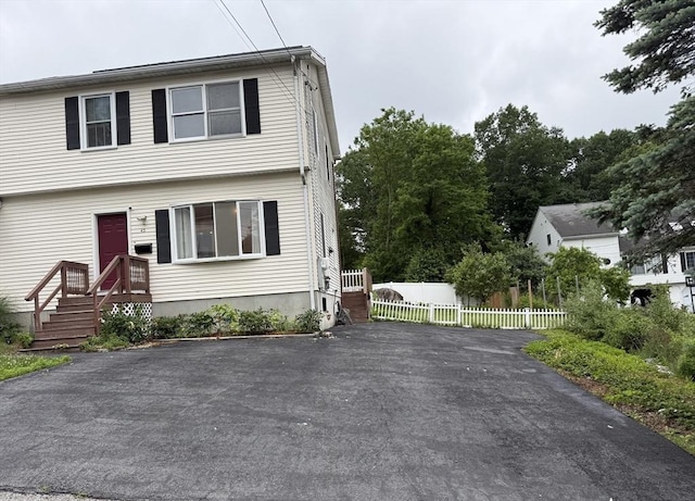 45 4th St, Worcester, MA 01602 - view of colonial-style house
