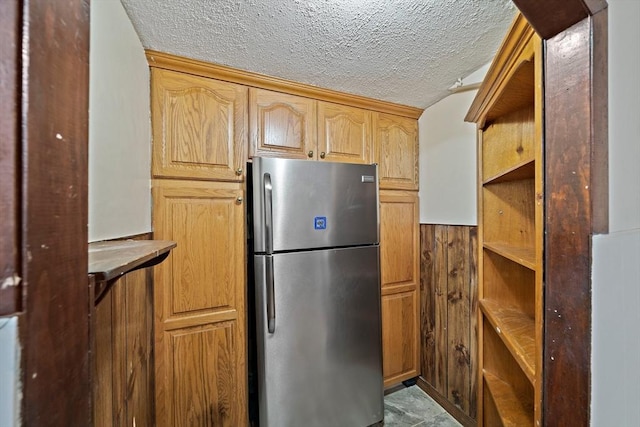 2 Hammond Ct, Quincy, MA 02169 - kitchen featuring freestanding refrigerator and a textured ceiling