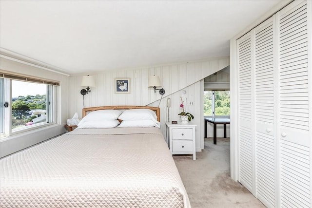 113 N Ridge Rd, Ipswich, MA 01938 - bedroom featuring light carpet and a closet