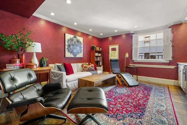 living area featuring crown molding, recessed lighting, wood finished floors, and baseboards