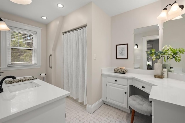 full bath featuring vanity, baseboards, curtained shower, and recessed lighting
