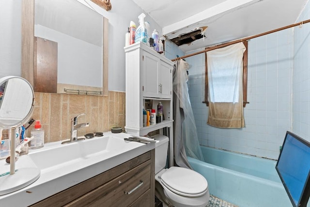 59 Harvard St, Everett, MA 02149 - full bath with vanity, shower / bath combo with shower curtain, toilet, and decorative backsplash