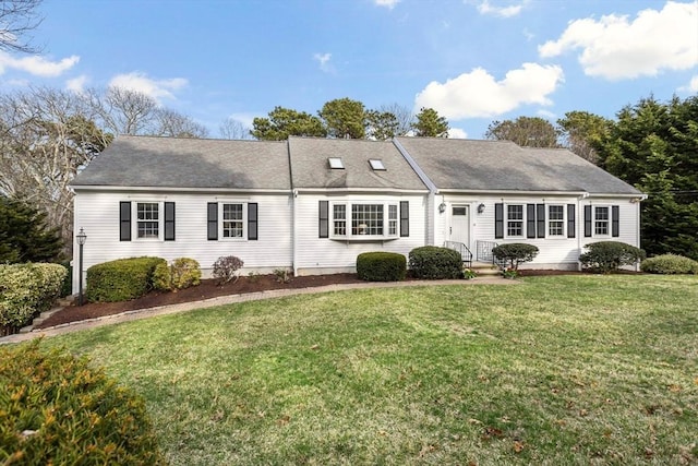 18 Curve Hill Rd, Yarmouth, MA 02664 - view of front facade with a front yard