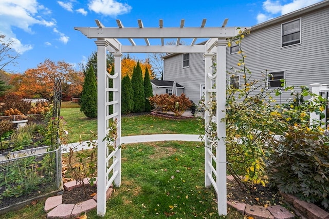 view of yard with a pergola