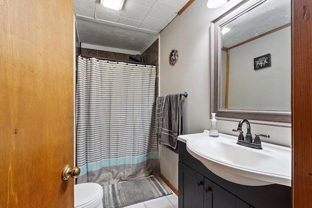 full bath featuring tile patterned flooring, a shower with shower curtain, toilet, and vanity