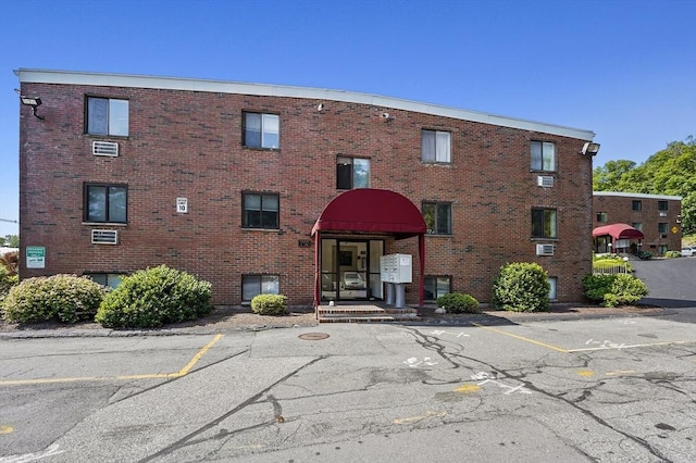 80 N Warren St Unit 14, Woburn, MA 01801 - view of building exterior with uncovered parking