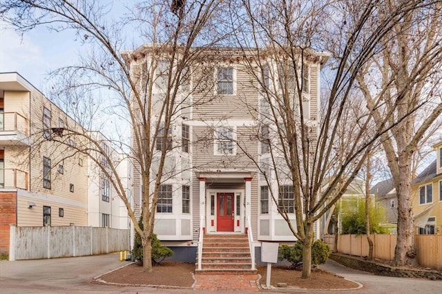 view of front of property