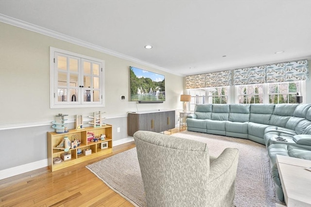living room with ornamental molding, baseboards, light wood finished floors, and recessed lighting