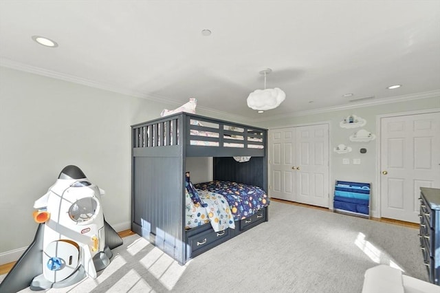 bedroom featuring baseboards, crown molding, wood finished floors, and recessed lighting