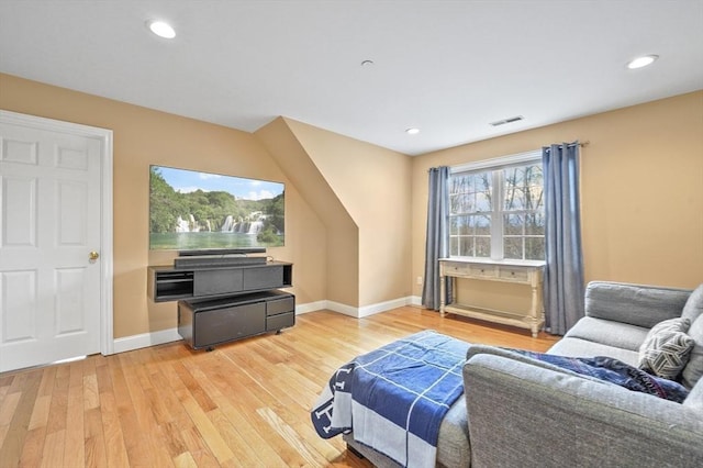 bedroom with baseboards, light wood-style flooring, visible vents, and recessed lighting