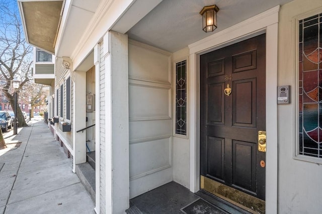 entrance to property featuring covered porch