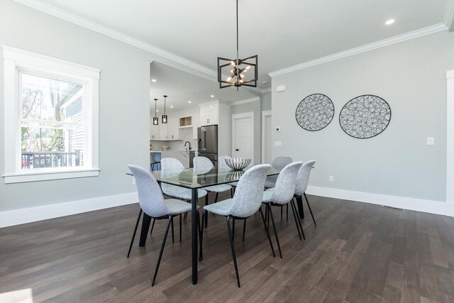 dining area featuring an inviting chandelier, recessed lighting, baseboards, and dark wood-style floors