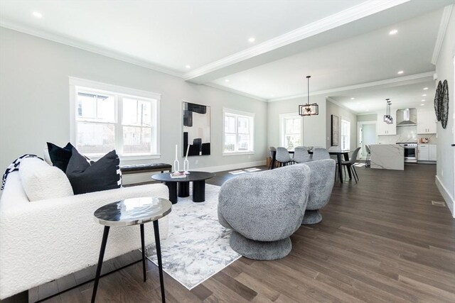 living area with baseboards, dark wood-style flooring, and recessed lighting