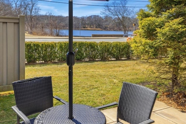 view of yard featuring a water view