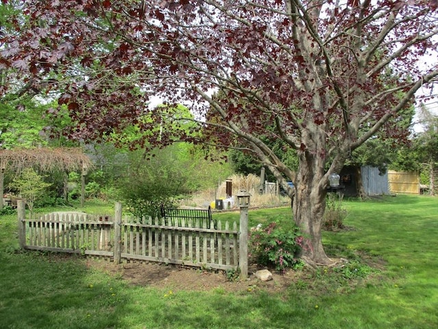 360 Russells Mills Rd, Dartmouth, MA 02748 - view of yard