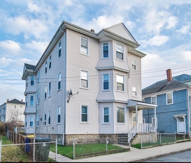 view of front facade with a fenced front yard and a front yard