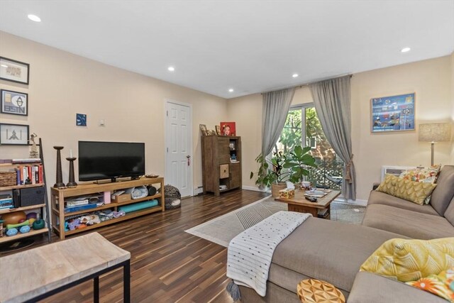 living room with dark wood finished floors, recessed lighting, and baseboards