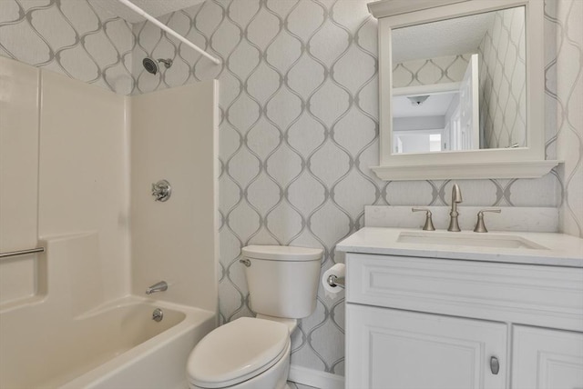 full bathroom featuring a textured ceiling, toilet, vanity, and wallpapered walls