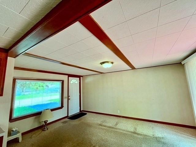 foyer featuring carpet floors and baseboards