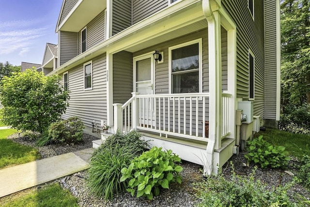 205 Bayberry Hill Ln Unit 205, Leominster, MA 01453 - doorway to property with a porch