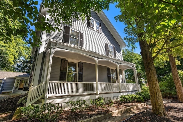 view of front of house featuring a porch