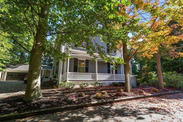 view of front of property featuring a porch