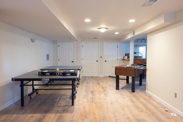 game room featuring recessed lighting, visible vents, light wood finished floors, and baseboards