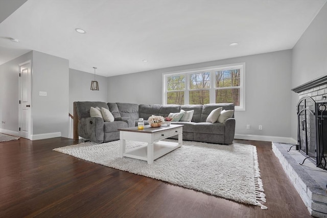 living area featuring dark wood-type flooring, baseboards, and recessed lighting