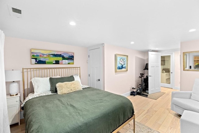 bedroom featuring visible vents, recessed lighting, light wood finished floors, and baseboards
