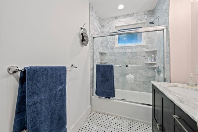 full bath with bath / shower combo with glass door and vanity