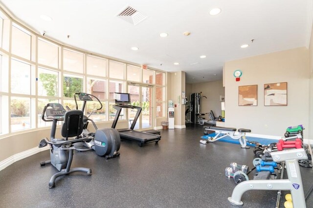 exercise room featuring visible vents, recessed lighting, and baseboards