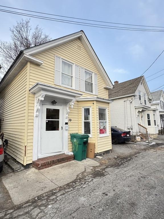 view of front of property featuring entry steps