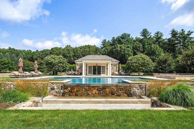 180 Ash St, Weston, MA 02493 - view of swimming pool featuring an infinity pool, a jacuzzi, an outbuilding, an exterior structure, and a patio